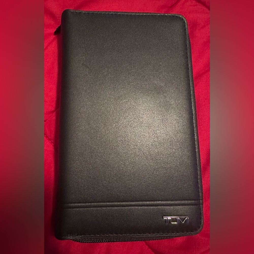 Tumi Horizon Travel Wallet - Black Leather